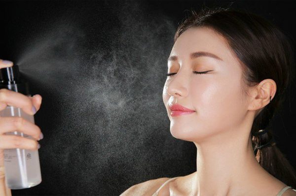 Eau Thermale Avene Spray SPF 50+ Giúp bảo vệ da khỏi các tác hại của ánh nắng